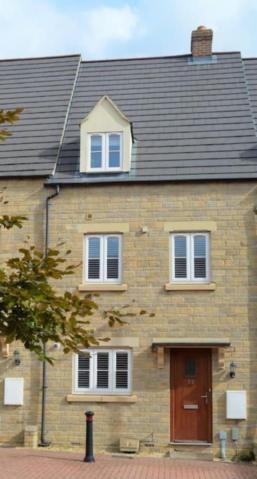 Modern Town House In Cotswolds - 3 Double Bedrooms Witney Exterior photo